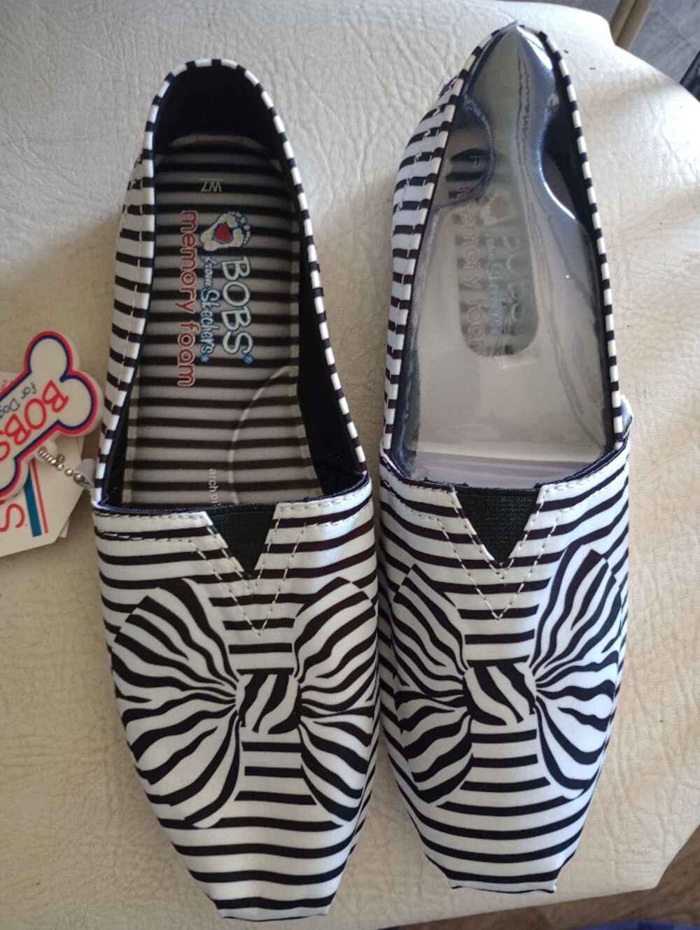 NWT BOBs Shoes Size 7 Women's Bow Striped Memory Foam Shoes Bobs By Sketchers 7